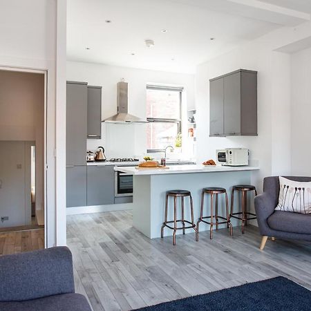 Modern Luxury Apartment, Sleeps 6, Best Location Belfast Eksteriør billede
