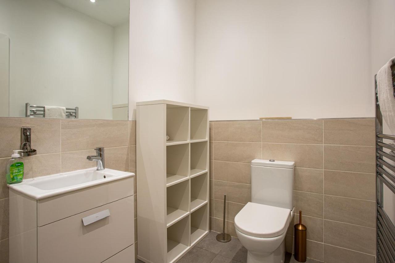Modern Luxury Apartment, Sleeps 6, Best Location Belfast Eksteriør billede