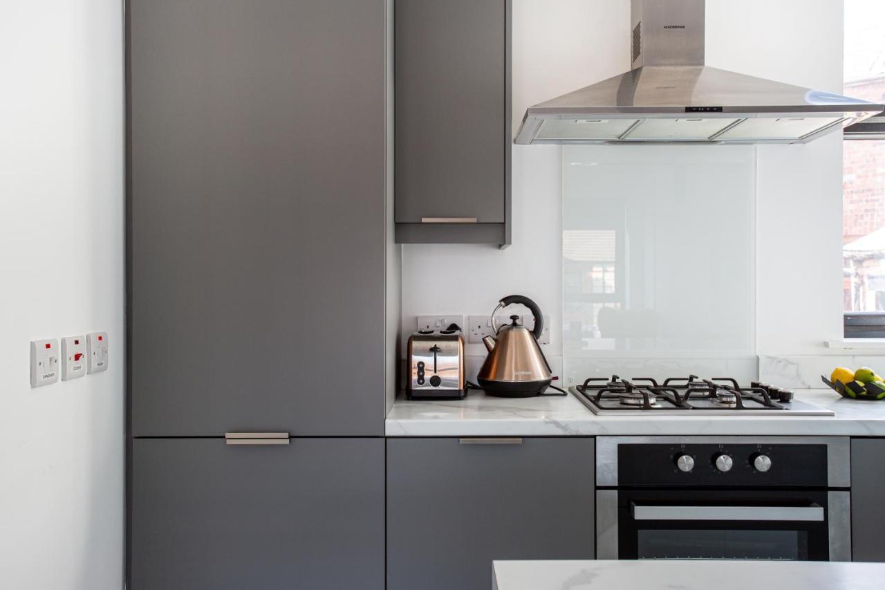 Modern Luxury Apartment, Sleeps 6, Best Location Belfast Eksteriør billede