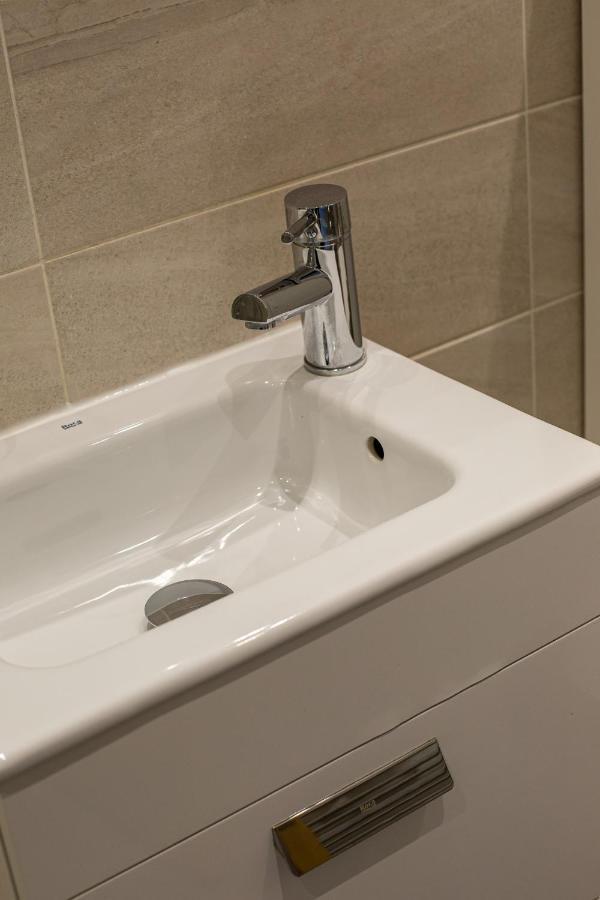 Modern Luxury Apartment, Sleeps 6, Best Location Belfast Eksteriør billede