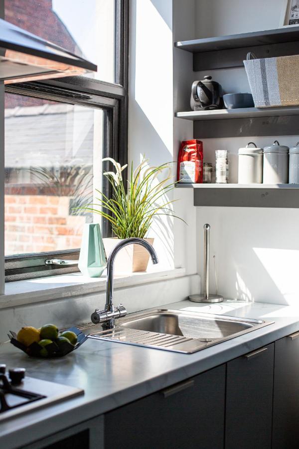 Modern Luxury Apartment, Sleeps 6, Best Location Belfast Eksteriør billede