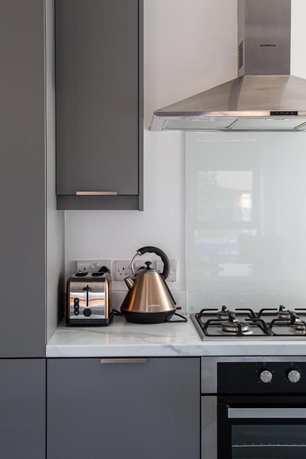 Modern Luxury Apartment, Sleeps 6, Best Location Belfast Eksteriør billede